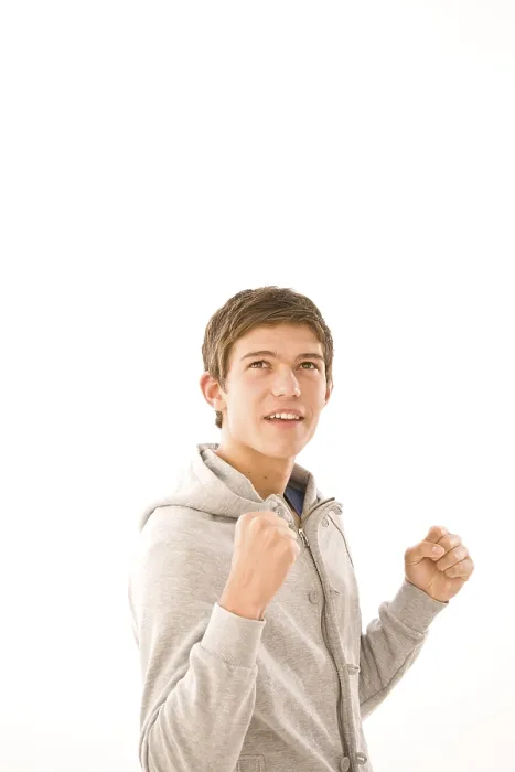 Gerahmter Druck : Porträt eines Jungen in Siegespose. Gerahmter Druck : Porträt eines Jungen in Siegespose.