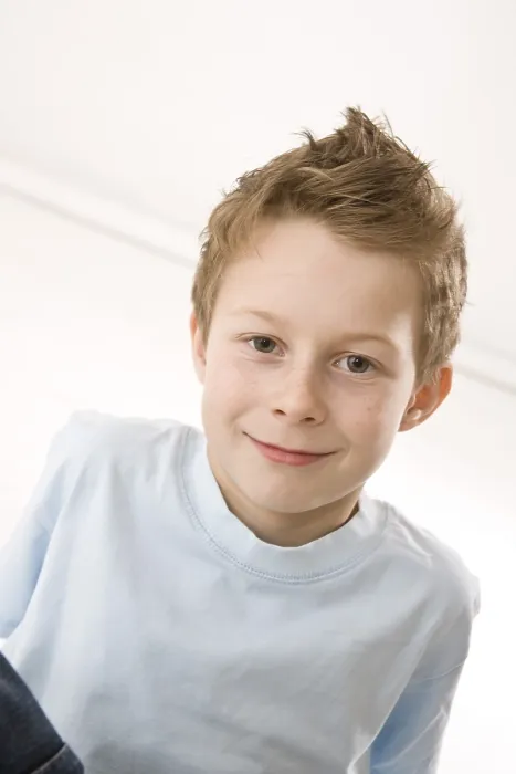 Gerahmter Druck : Porträt eines lächelnden Jungen. Gerahmter Druck : Porträt eines lächelnden Jungen.