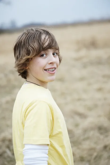 Gerahmter Druck : Porträt eines lächelnden Jungen. Gerahmter Druck : Porträt eines lächelnden Jungen.