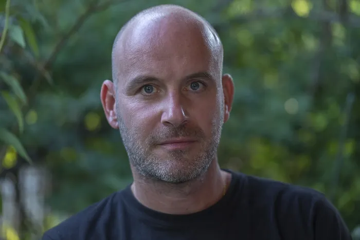 Gerahmter Druck : Porträt eines jungen Mannes mit Bart. Gerahmter Druck : Porträt eines jungen Mannes mit Bart.