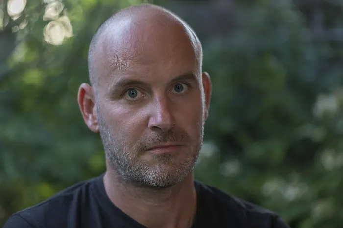 Gerahmter Druck : Bildnis eines jungen Mannes mit Bart. Gerahmter Druck : Bildnis eines jungen Mannes mit Bart.
