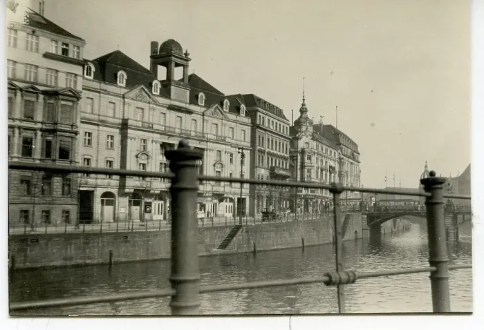 Gerahmter Druck : Description