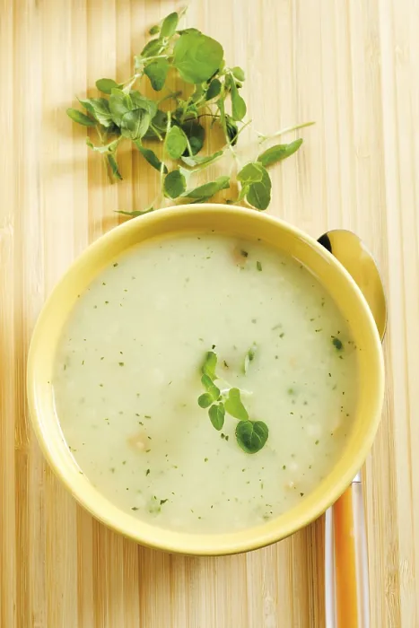 Gerahmter Druck : Kartoffelsuppe mit Thymian. Gerahmter Druck : Kartoffelsuppe mit Thymian.