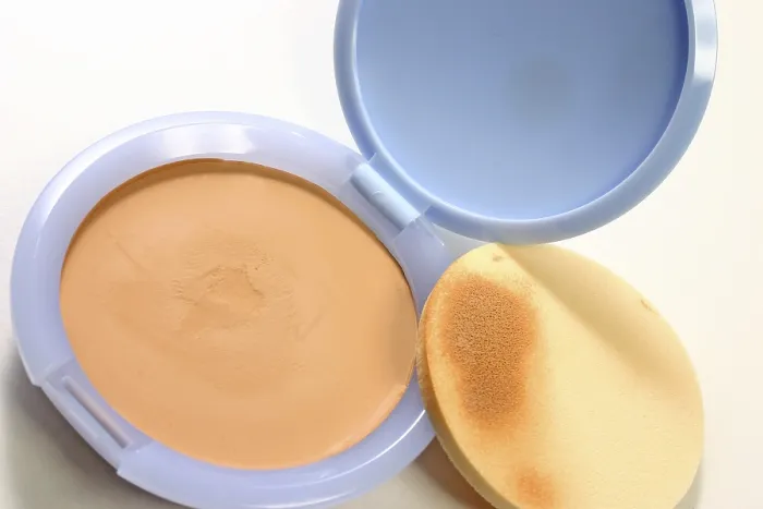 Gerahmter Druck : Puder-Make-up Gerahmter Druck : Puder-Make-up