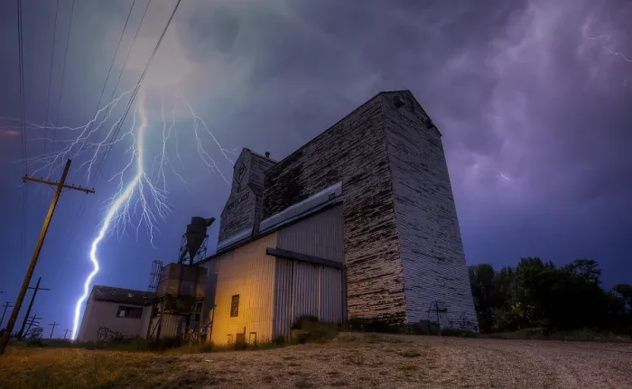 Gerahmter Druck : Prairie-Stormwolken in Saskatchewan Kanada dramatisch Blitz. Gerahmter Druck : Prairie-Stormwolken in Saskatchewan Kanada dramatisch Blitz.