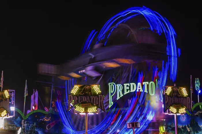 Gerahmter Druck : Predator-Überwachungsritt in Bewegung. Gerahmter Druck : Predator-Überwachungsritt in Bewegung.