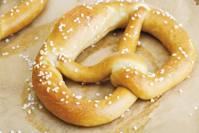 Gerahmter Druck : Brötchen auf Backpapier Gerahmter Druck : Brötchen auf Backpapier