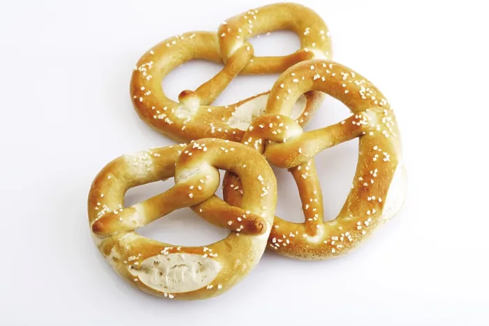 Gerahmter Druck : Drei Brezeln. Gerahmter Druck : Drei Brezeln.