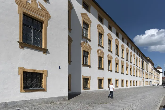 Gerahmter Druck : Fürstliche Residenz, ehemaliger Klosterkomplex. Gerahmter Druck : Fürstliche Residenz, ehemaliger Klosterkomplex.