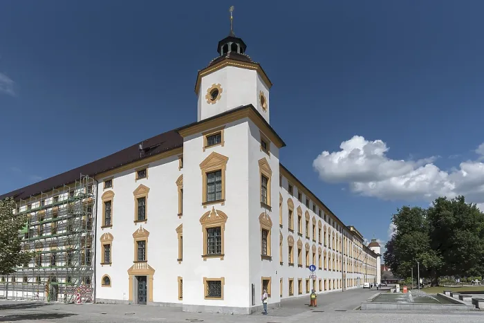 Gerahmter Druck : Fürstliche Residenz, ehemaliges Klosterkomplex. Gerahmter Druck : Fürstliche Residenz, ehemaliges Klosterkomplex.