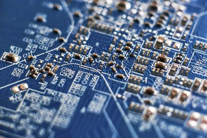 Gerahmter Druck : Druckplatine mit Chips und Radiokomponenten Elektronik. Gerahmter Druck : Druckplatine mit Chips und Radiokomponenten Elektronik.