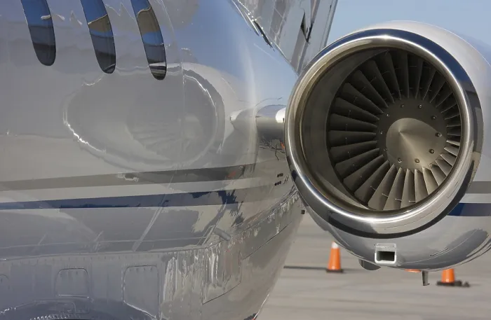 Gerahmter Druck : Privatjet und Triebwerkabstraktion Gerahmter Druck : Privatjet und Triebwerkabstraktion
