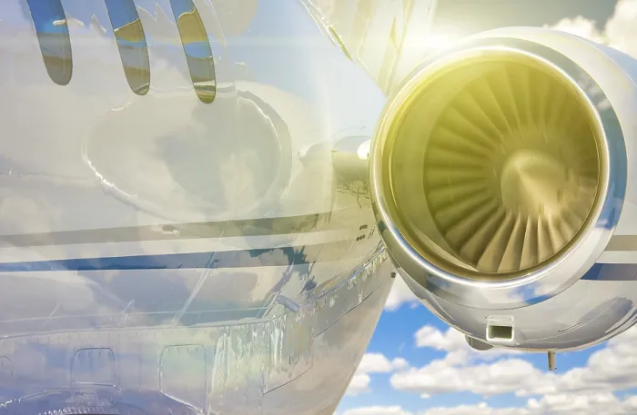 Gerahmter Druck : Privatjet und -motor abstrakt in der Luft. Gerahmter Druck : Privatjet und -motor abstrakt in der Luft.