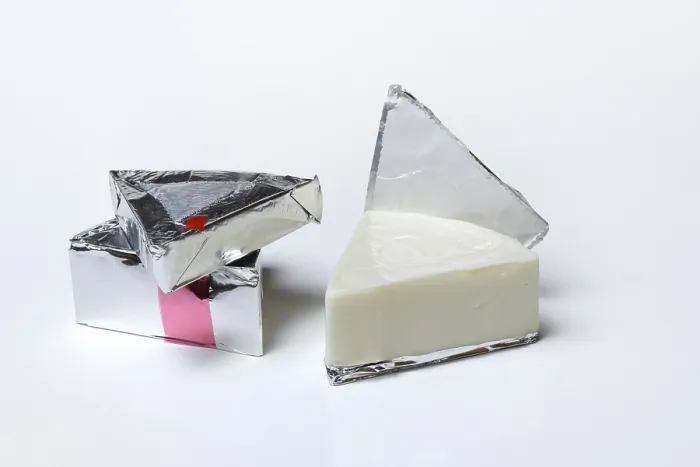 Gerahmter Druck : Verarbeiteter Käse, Käsewürfel. Gerahmter Druck : Verarbeiteter Käse, Käsewürfel.