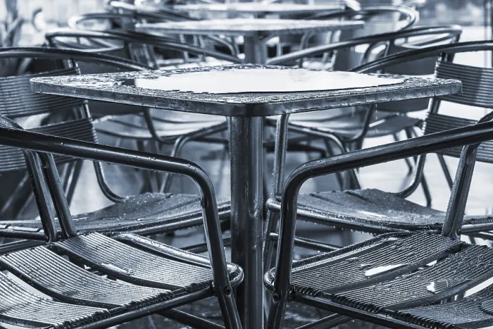 Gerahmter Druck : Tropfen auf dem Tisch in einem Café. Gerahmter Druck : Tropfen auf dem Tisch in einem Café.