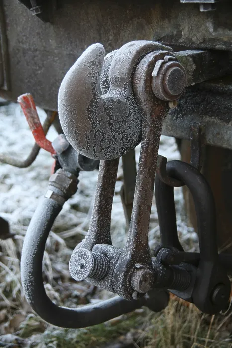 Gerahmter Druck : Eisenbahnkupplung Gerahmter Druck : Eisenbahnkupplung