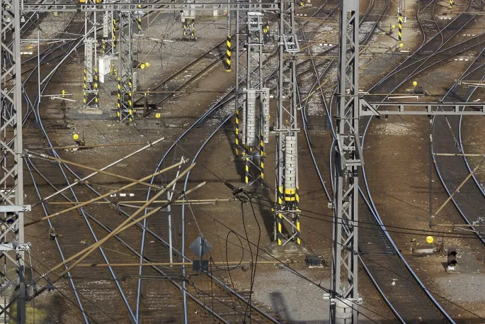 Gerahmter Druck : Bahnkreuz. Eisenbahnkreuzung Gerahmter Druck : Bahnkreuz. Eisenbahnkreuzung