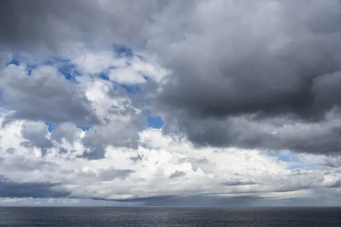 Gerahmter Druck : Regenwolken über der Nordsee. Gerahmter Druck : Regenwolken über der Nordsee.