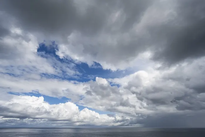Gerahmter Druck : Regenwolken über der Nordsee. Gerahmter Druck : Regenwolken über der Nordsee.