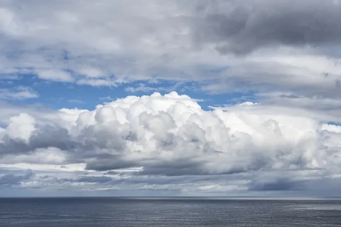 Gerahmter Druck : Regenwolken über der Nordsee. Gerahmter Druck : Regenwolken über der Nordsee.