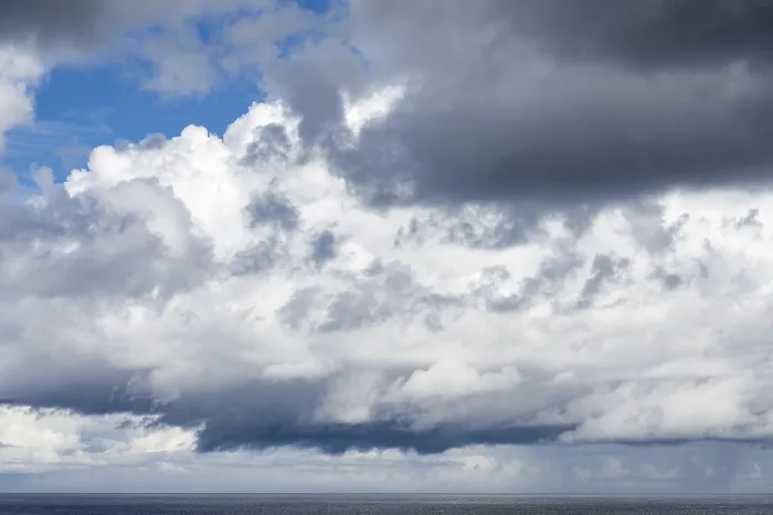 Gerahmter Druck : Regenwolken über der Nordsee. Gerahmter Druck : Regenwolken über der Nordsee.