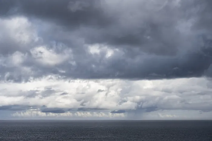 Gerahmter Druck : Regenwolken über der Nordsee. Gerahmter Druck : Regenwolken über der Nordsee.