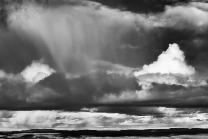 Gerahmter Druck : Regenwetter über weites Landschaft. Gerahmter Druck : Regenwetter über weites Landschaft.