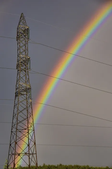 Gerahmter Druck : Regenbogen hinter einem Hochspannungsmast. Gerahmter Druck : Regenbogen hinter einem Hochspannungsmast.