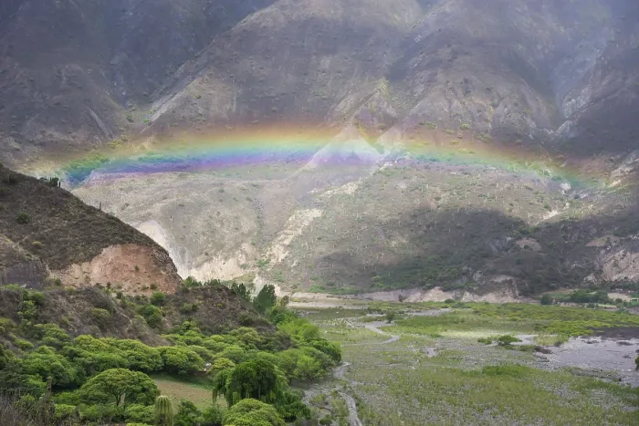 Gerahmter Druck : Regenbogen über dem Tal der Quebrada de Escoipe. Gerahmter Druck : Regenbogen über dem Tal der Quebrada de Escoipe.