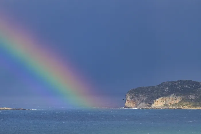 Gerahmter Druck : Regenbogen über dem Meer, dunkler Himmel. Gerahmter Druck : Regenbogen über dem Meer, dunkler Himmel.