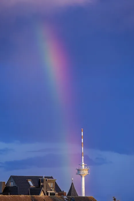 Gerahmter Druck : Regenbogen über dem Fernsehturm.