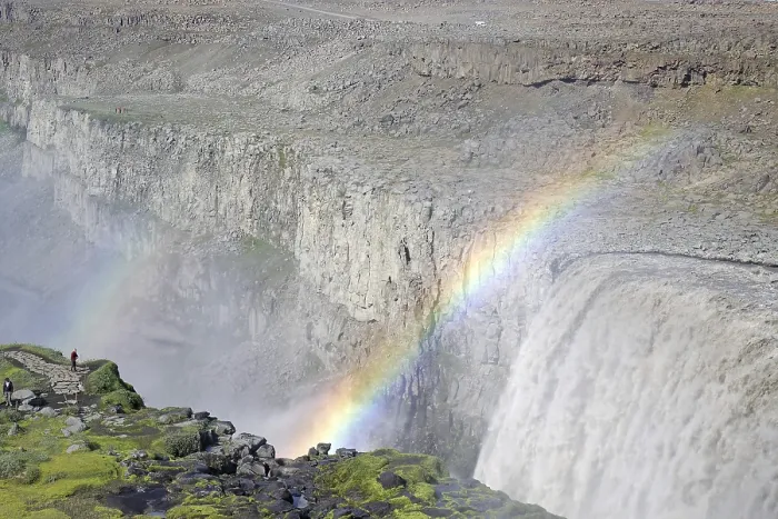 Gerahmter Druck : Regenbogen vor Wasserfall, Felswüste im Hintergrund. Gerahmter Druck : Regenbogen vor Wasserfall, Felswüste im Hintergrund.