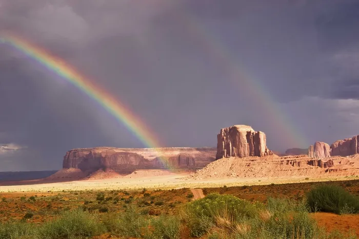 Gerahmter Druck : Regenbogenende in Monument Valley Gerahmter Druck : Regenbogenende in Monument Valley