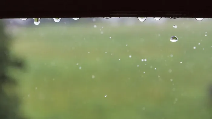 Gerahmter Druck : Regenwassertropfen auf dem Fensterrahmen Gerahmter Druck : Regenwassertropfen auf dem Fensterrahmen