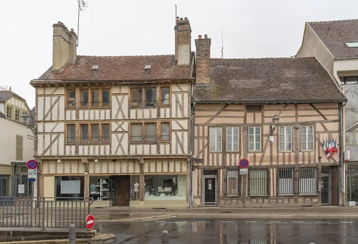 Gerahmter Druck : Regnerischer Eindruck von Troyes. Gerahmter Druck : Regnerischer Eindruck von Troyes.