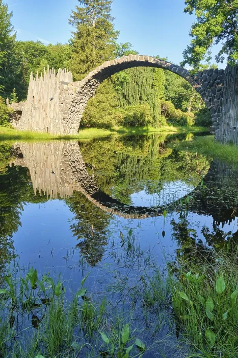 Gerahmter Druck : Rakotzbrücke, auch Teufelbrücke. Gerahmter Druck : Rakotzbrücke, auch Teufelbrücke.