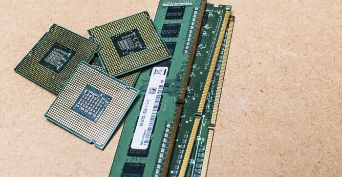 Gerahmter Druck : RAM-Speicher mit getrennten Computer-Mikroprozessoren. Gerahmter Druck : RAM-Speicher mit getrennten Computer-Mikroprozessoren.