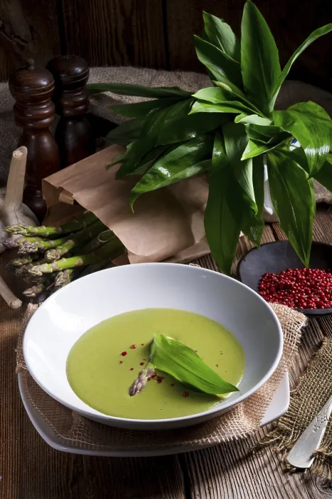 Gerahmter Druck : Ramsons-Asparagus-Suppe Gerahmter Druck : Ramsons-Asparagus-Suppe
