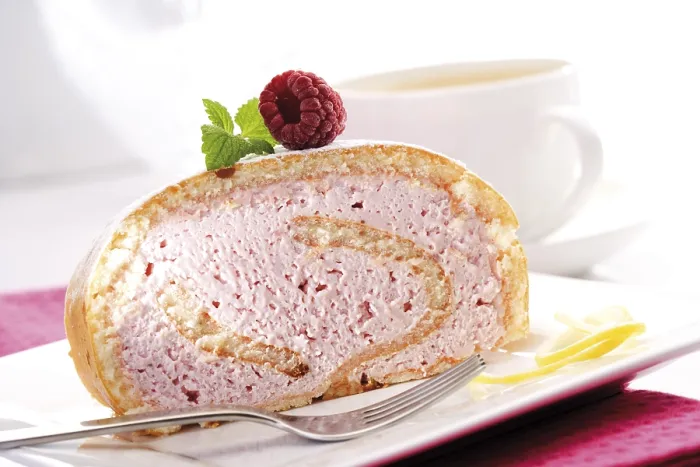 Gerahmter Druck : Raspberry-Schaumkuchen-Roulade Gerahmter Druck : Raspberry-Schaumkuchen-Roulade