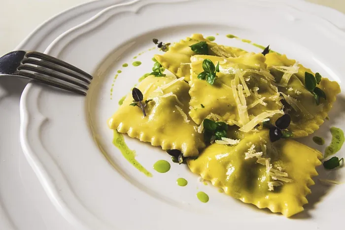 Gerahmter Druck : Ravioli mit Spinat und Käse. Gerahmter Druck : Ravioli mit Spinat und Käse.