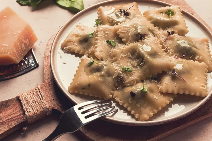 Gerahmter Druck : Ravioli mit Spinat und Käse. Gerahmter Druck : Ravioli mit Spinat und Käse.