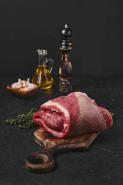 Gerahmter Druck : Rohes Rinderbrustbein ohne Knochenfleisch. Gerahmter Druck : Rohes Rinderbrustbein ohne Knochenfleisch.