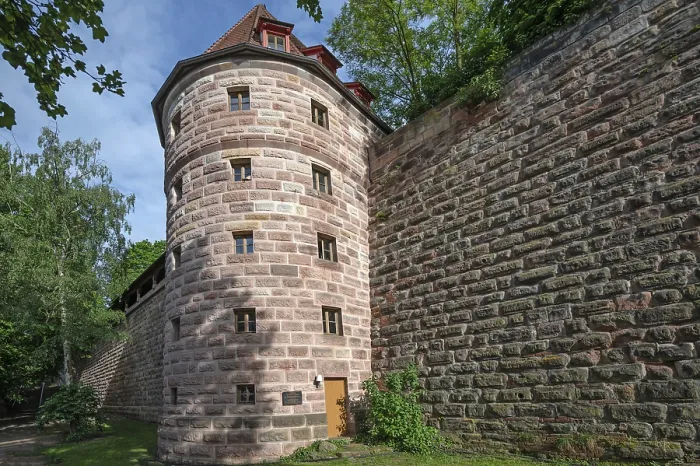Gerahmter Druck : Wiederaufbau eines Verteidigungsturms. Gerahmter Druck : Wiederaufbau eines Verteidigungsturms.