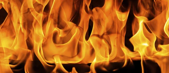 Gerahmter Druck : Roter Blitz Feuerflamme auf schwarzem Hintergrund. Gerahmter Druck : Roter Blitz Feuerflamme auf schwarzem Hintergrund.