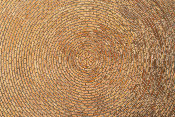 Gerahmter Druck : Roter Backsteinkeller. Decke. Architektonische Textur. Gerahmter Druck : Roter Backsteinkeller. Decke. Architektonische Textur.