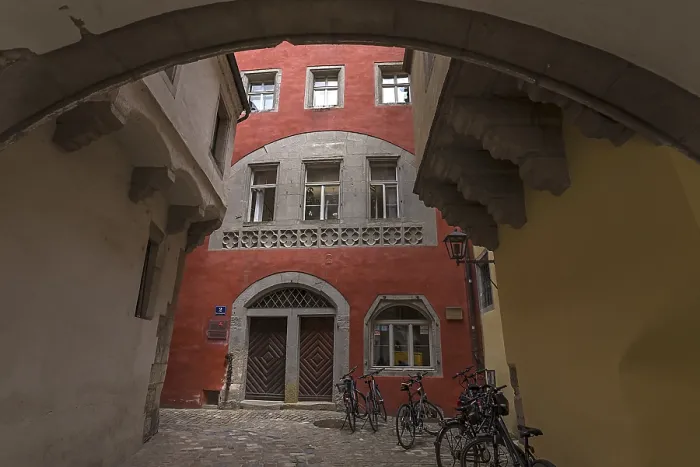 Gerahmter Druck : Rotes Herzfleck, Haus um 1500. Gerahmter Druck : Rotes Herzfleck, Haus um 1500.