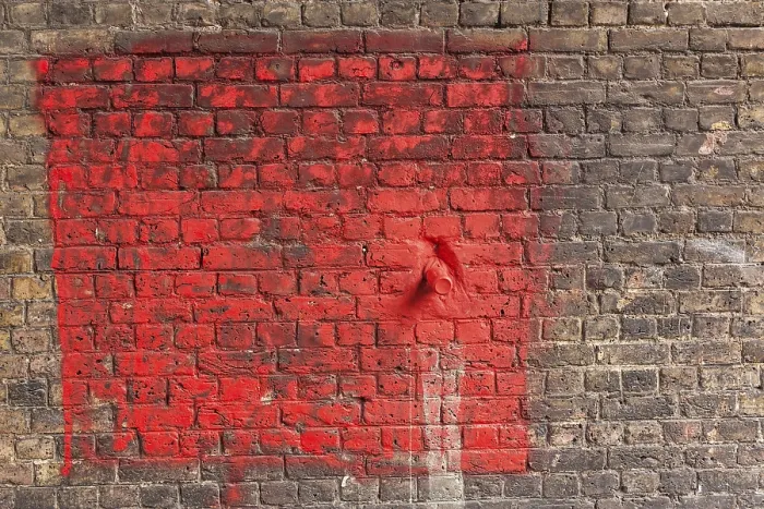 Gerahmter Druck : Rote gefärbte Ziegelsteinmuster-Hintergrund einer Wand.