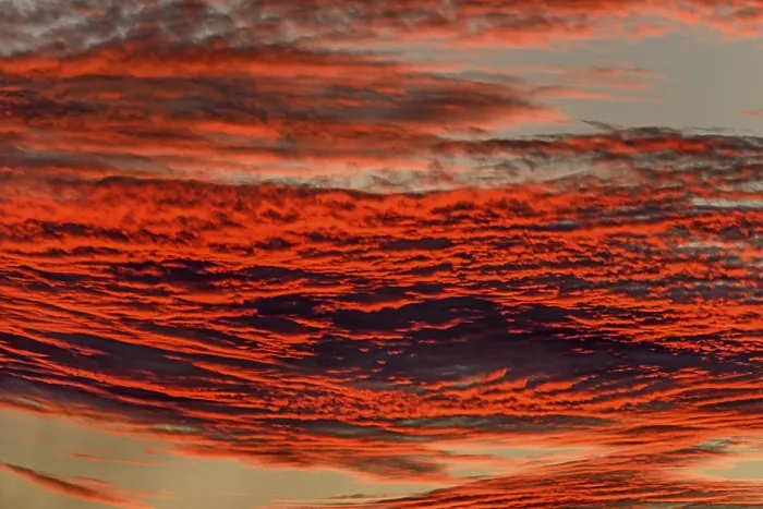 Gerahmter Druck : Rote leuchtende Wolken am Abendhimmel. Gerahmter Druck : Rote leuchtende Wolken am Abendhimmel.