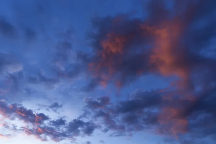 Gerahmter Druck : Rötliche Wolken am Abendhimmel. Gerahmter Druck : Rötliche Wolken am Abendhimmel.