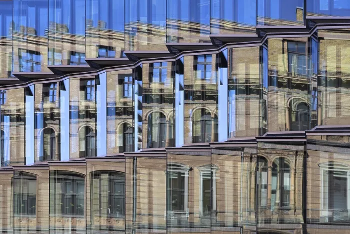 Gerahmter Druck : Reflexion auf einer Glasfassade. Gerahmter Druck : Reflexion auf einer Glasfassade.